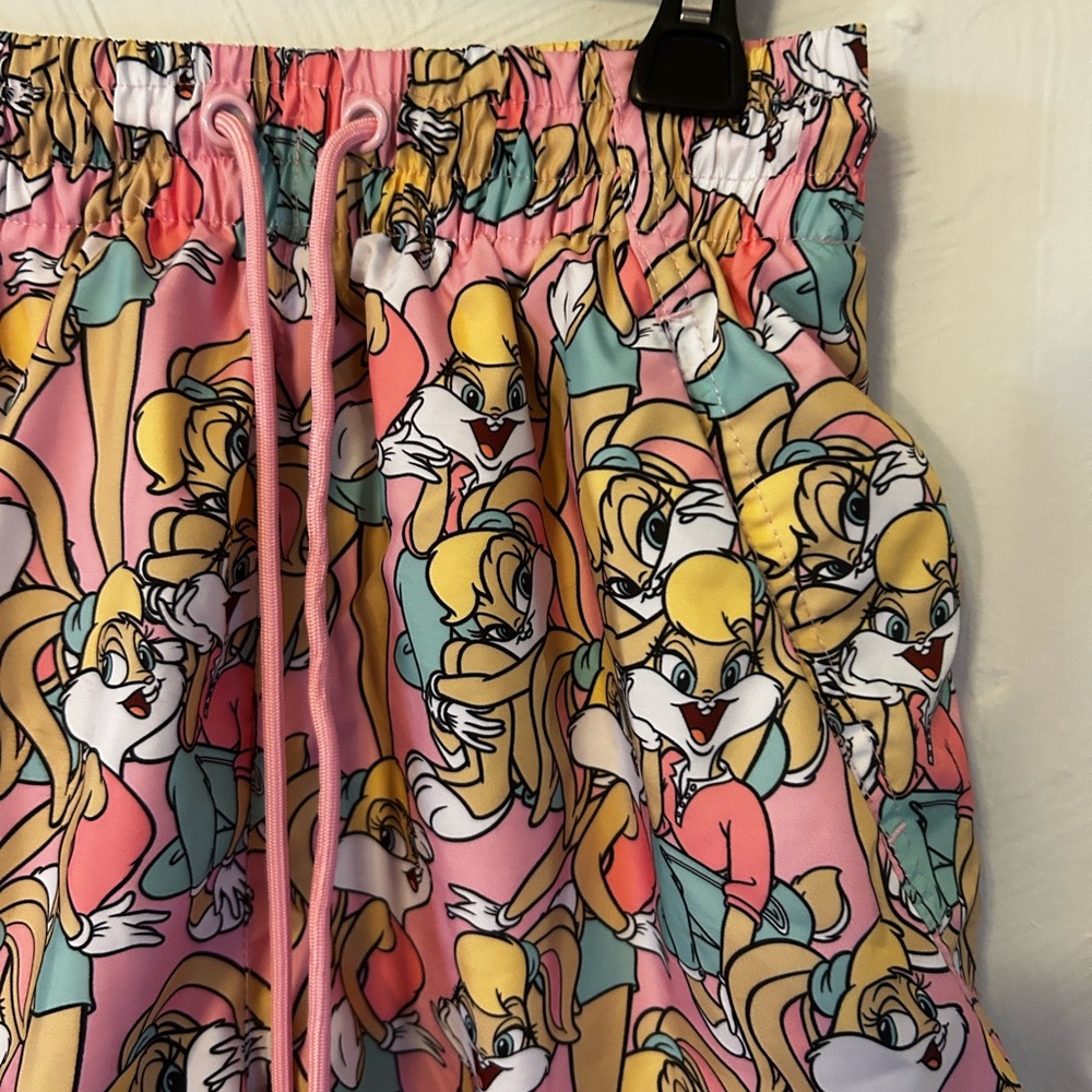 Looney Tunes Pink Lined Short Juniors Sz M - Picture 2 of 6